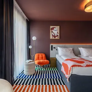 Kalm - East Aparthotel